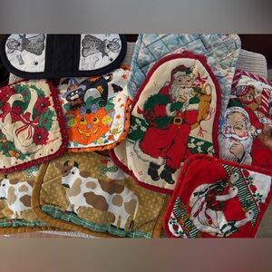 Vintage Holiday Potholder & Oven Mitt Bundle – Lot of 8